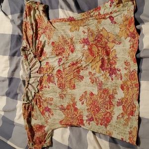 Green short sleeve top.